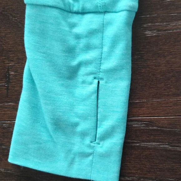 Gap Fit Breath Long Sleeve Athletic Top - Picture 4 of 4